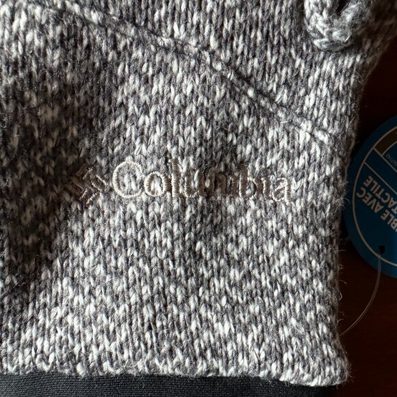 NWT Columbia Burgundy Stretch Beanie / Gray Phone Friendly Cozy Gloves in Large - Picture 11 of 11